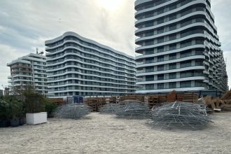 legea aplicata pe litoral sanctiuni evacuari si amenzi de 20 000 lei pentru amenajari ilegale de plaja la navodari 69d9848017315