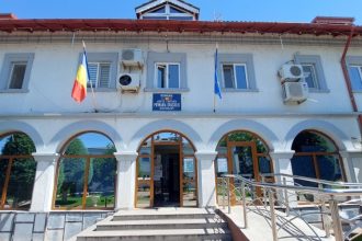 lovitura pentru functionarii reclamanti din primaria navodari majorarile salariale au fost anulate definitiv de instanta 69d4795e50638