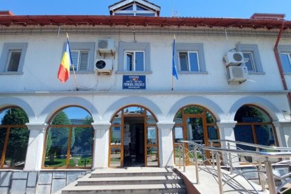 lovitura pentru functionarii reclamanti din primaria navodari majorarile salariale au fost anulate definitiv de instanta 69d4795e50638