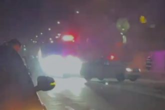 masina de politie in flacari pe o strada din iasi 69d347d279d74