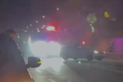 masina de politie in flacari pe o strada din iasi 69d347d279d74