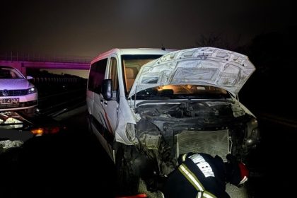 microbuz de calatori implicat intr un grav accident pe autostrada a1 mai multe persoane transportate la spital 69cf5e164d7f1