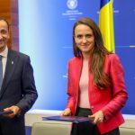 ministrul mae oana toiu si presedintele cosr mihai covaliu au semnat un parteneriat pentru anul nadia comaneci 69ebb614bc488