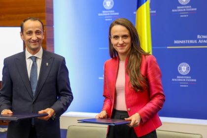 ministrul mae oana toiu si presedintele cosr mihai covaliu au semnat un parteneriat pentru anul nadia comaneci 69ebb614bc488