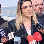 ministrul mediului diana buzoianu il da pe fostul guvernator al deltei pe mana dna 69e3bec695290
