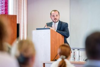 ministrul sanatatii alexandru rogobete economia reala in sistemul de sanatate nu se face prin ingradirea si limitarea accesului pacientilor cronici 69e8df07d3f2c