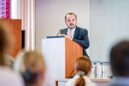 ministrul sanatatii alexandru rogobete economia reala in sistemul de sanatate nu se face prin ingradirea si limitarea accesului pacientilor cronici 69e8df07d3f2c