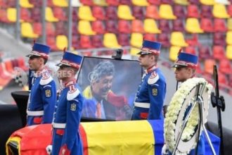 mircea lucescu omagiat la arena nationala cozi de oameni si mesaje de adio din sport si politica 69d79178bb367