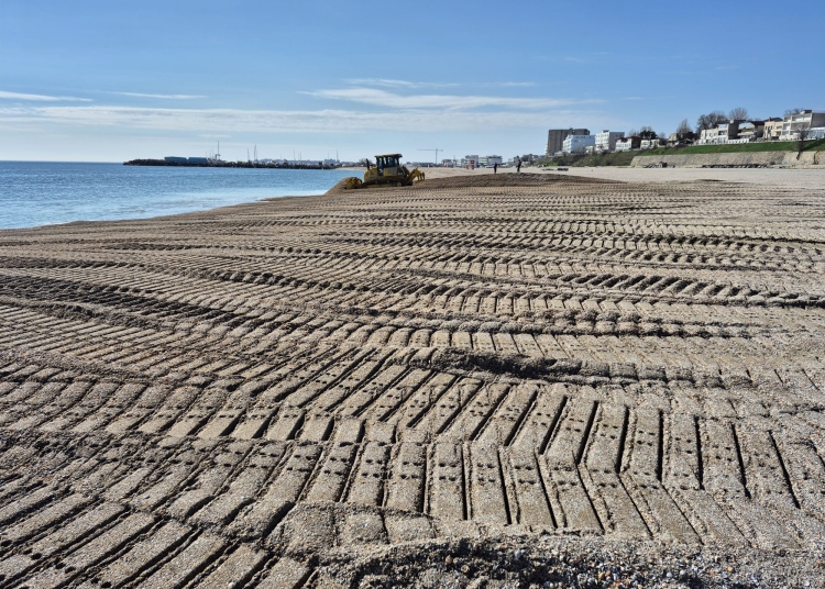 mobilizare pe litoral sectoarele de plaja curatate si predate operatorilor 69e1434c8718f