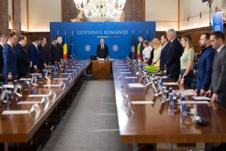 moment de reculegere in memoria legendarului antrenor mircea lucescu la inceputul sedintei de guvern 69d766af1ef9d