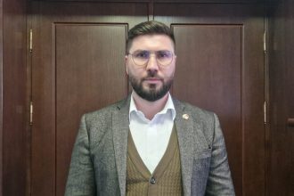 momente jenante in consiliul local cernavoda initiativa lui apostol de a avea un viceprimar a scos la iveala disperarea tuturor pentru o amarata de functie 69cedeff11c95