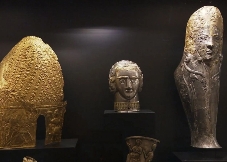 o alta piesa rara a fost la un pas sa fie furata alaturi de coiful de la cotofenesti 69e09a99abf52