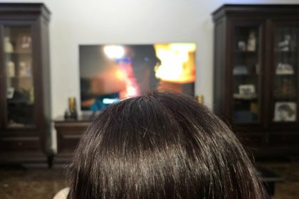 o femeie din medgidia s a trezit cu 3 barbati in casa in timp ce se uita la televizor ce a urmat 69d2ff02b7600