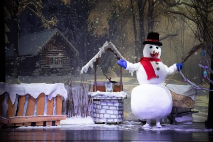 omul de zapada care voia sa intalneasca soarele pe scena teatrului pentru copii si tineret calutul de mare din constanta 69e2514cee029