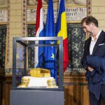 primele detalii despre operatiunea de aducere in tara a coifului de la cotofenesti si bratarilor dacice 69cf9a4039e51