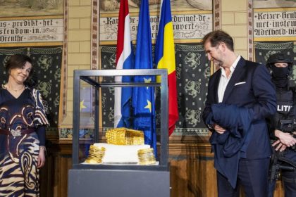 primele detalii despre operatiunea de aducere in tara a coifului de la cotofenesti si bratarilor dacice 69cf9a4039e51