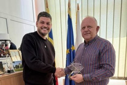 razvan botezatu ii multumeste primarului din agigea pentru sustinerea proiectului revenealand 69e9f1751b544