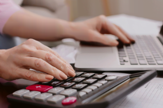 reparatia morala in conflictele de munca de ce salariile restante nu mai sunt suficiente dupa o concediere abuziva 69dba5db52163