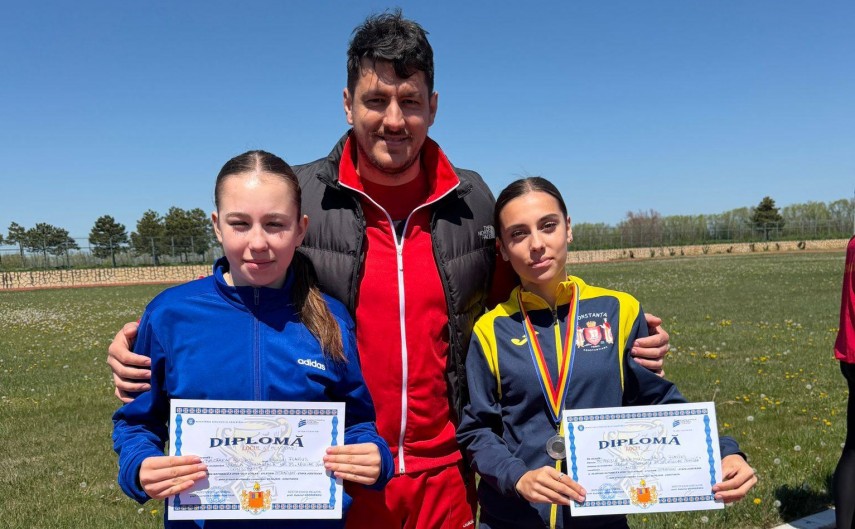 sara maria petrescu si maria adelina purcarea de la scoala gimnaziala nr 39 nicolae tonitza in frunte la tetratlon galerie foto 69f05dae95c70