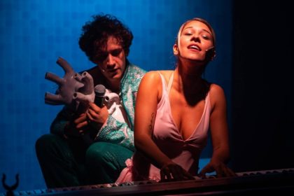 spectacolul 10 lucruri pe care le am pierdut la festivalul mamaia are ultima reprezentatie stagionala in acest weekend foto 69cfdc3992042