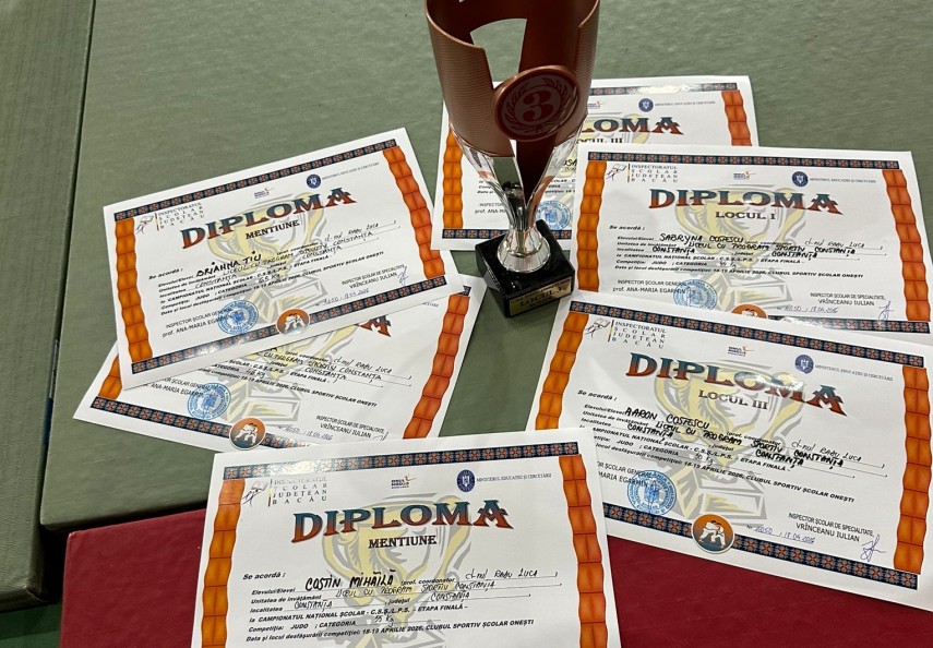 sportivii de la judo medaliati la campionatului national scolar under 18 galerie foto 69e79553d51e9