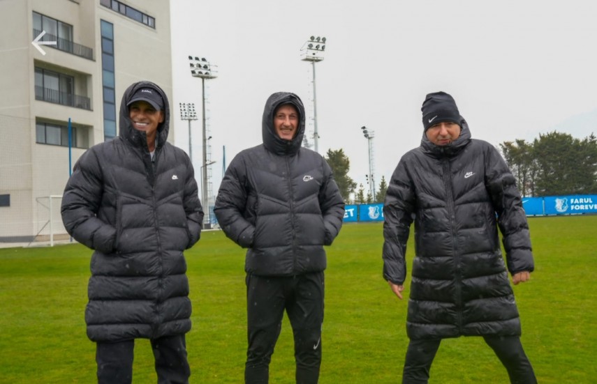 surpriza la antrenamentul farului constanta fostul balon de aur rivaldo prezent pe teren 69cebf66c9f01
