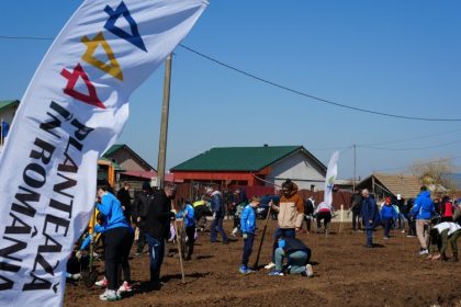 va asteptam cu mic cu mare la plantare sambata 18 aprilie 69df842bc78ac