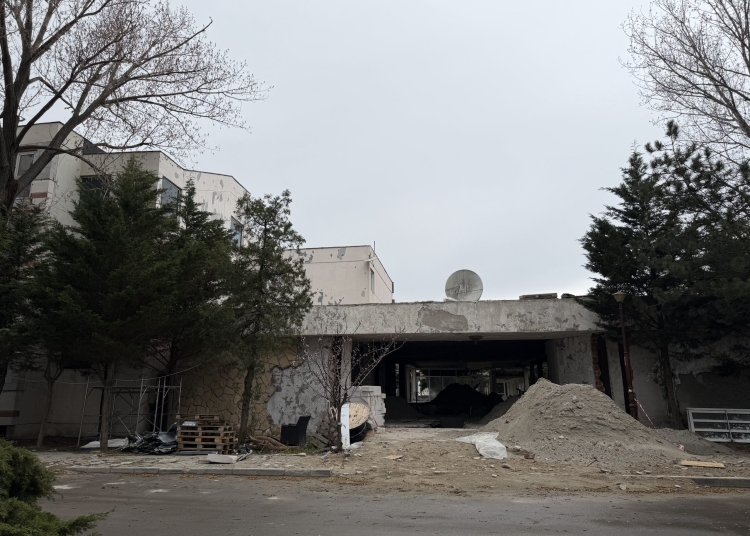 video medicul mohamed zaher de la armonia isi supraetajeaza hotelul pe care il detine in statiunea mamaia 69daeaeb495d6