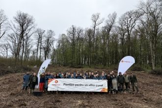 voluntarii rompetrol au plantat mii de puieti de paltin si stejar 69d3bffb841b4
